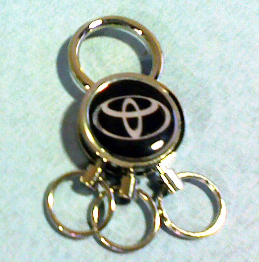 �g���^TOYOTA�@3�A�L�[�z���_�[